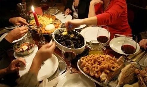 餐饮分析丨餐饮老板只有主动出击才能让顾客 妥协